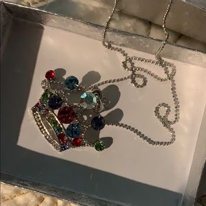 Crown fashion necklace with variety of stones